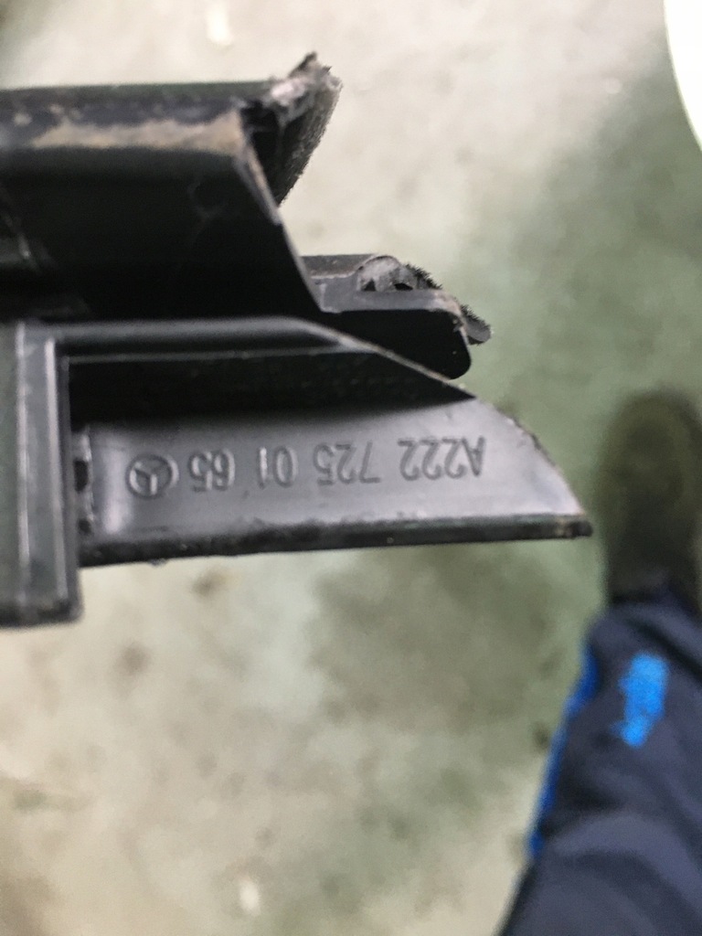 Türdichtungsschiene vorne links A2227250165 Product image