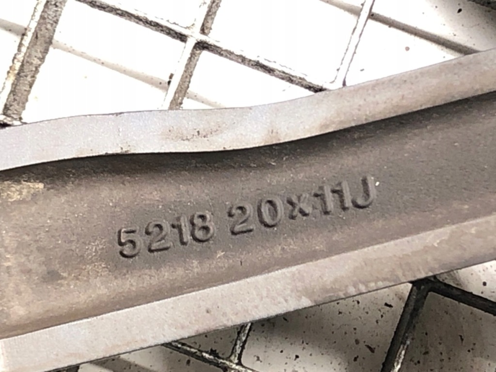 ALUMINIUMFELGE 20" 11J 5X120 ET30 MITTE 74 BMW E70 Product image