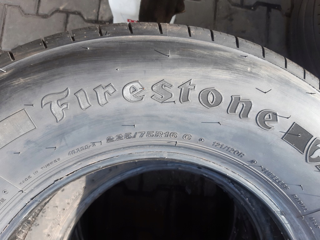 Firestone Vanhawk Multiseason 225/75R16c Ganzjahresreifen Product image