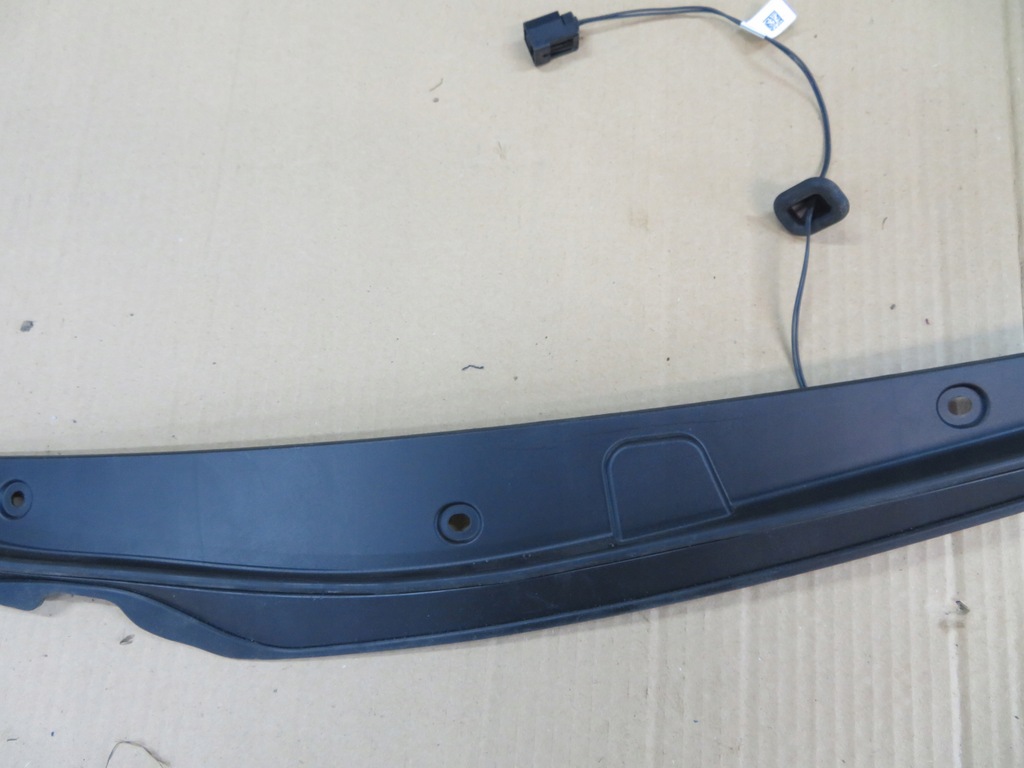 STREIFEN-TÜRSCHLIEßSENSOR RECHTS TESLA X Product image