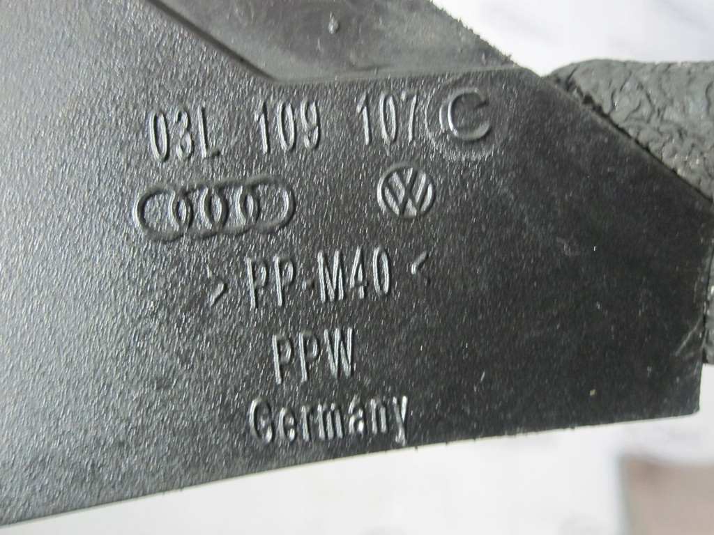 Audi A4 2.0 TDI CJC 140 km 13r Timing Cover 03L109107E 03L109107c Product image