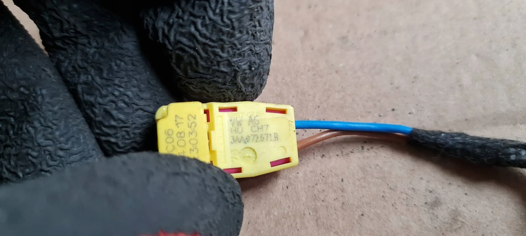 A5 8W AIRBAG-CUBE-STECKER 3AA972571B A4 B9 8W A5 Q5 80A Product image