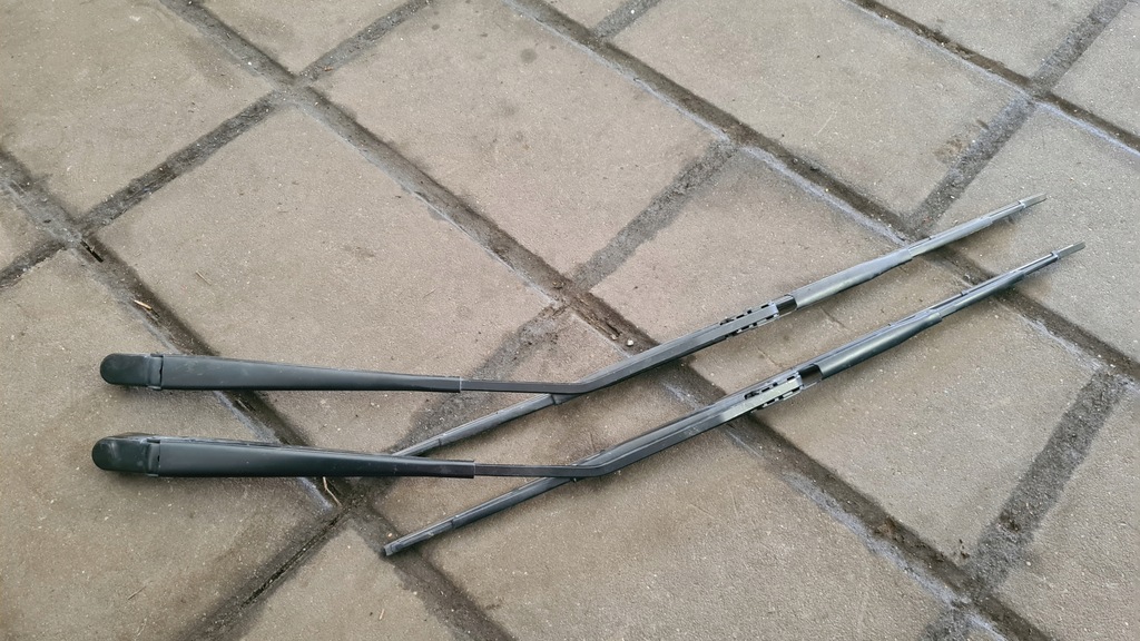 MERCEDES ATEGO WISCHERARM Product image