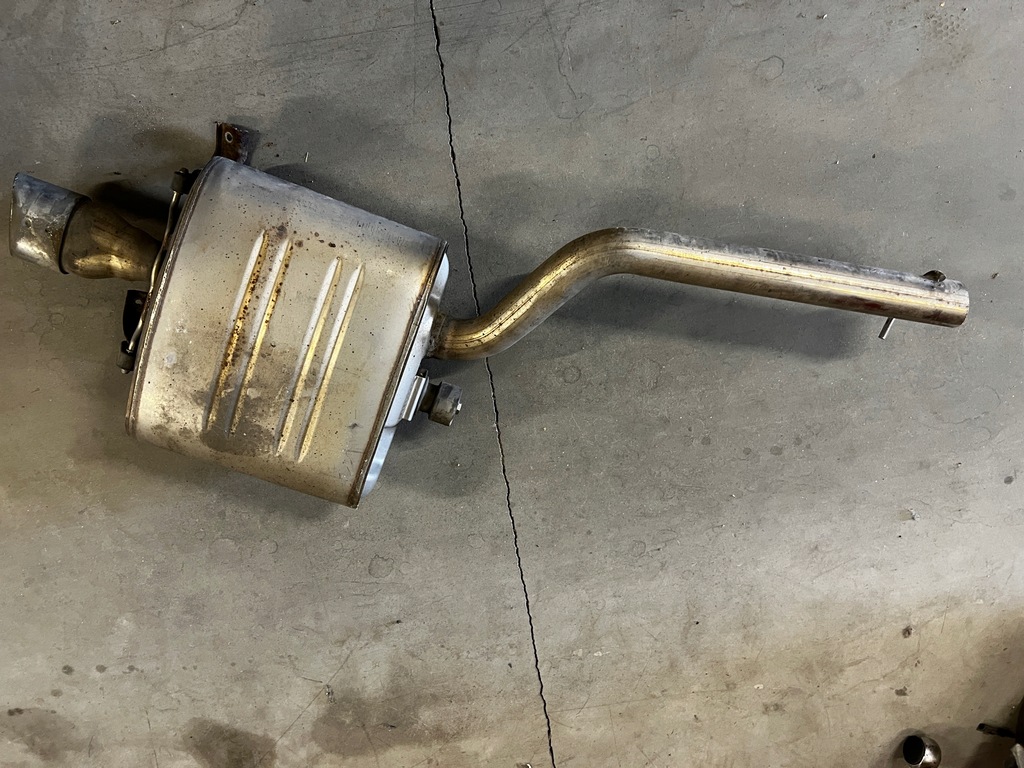 AUSPUFFROHR SCHALLDÄMPFER ENDE AUSPUFF BMW 5 E60 E61 N47 520d Product image