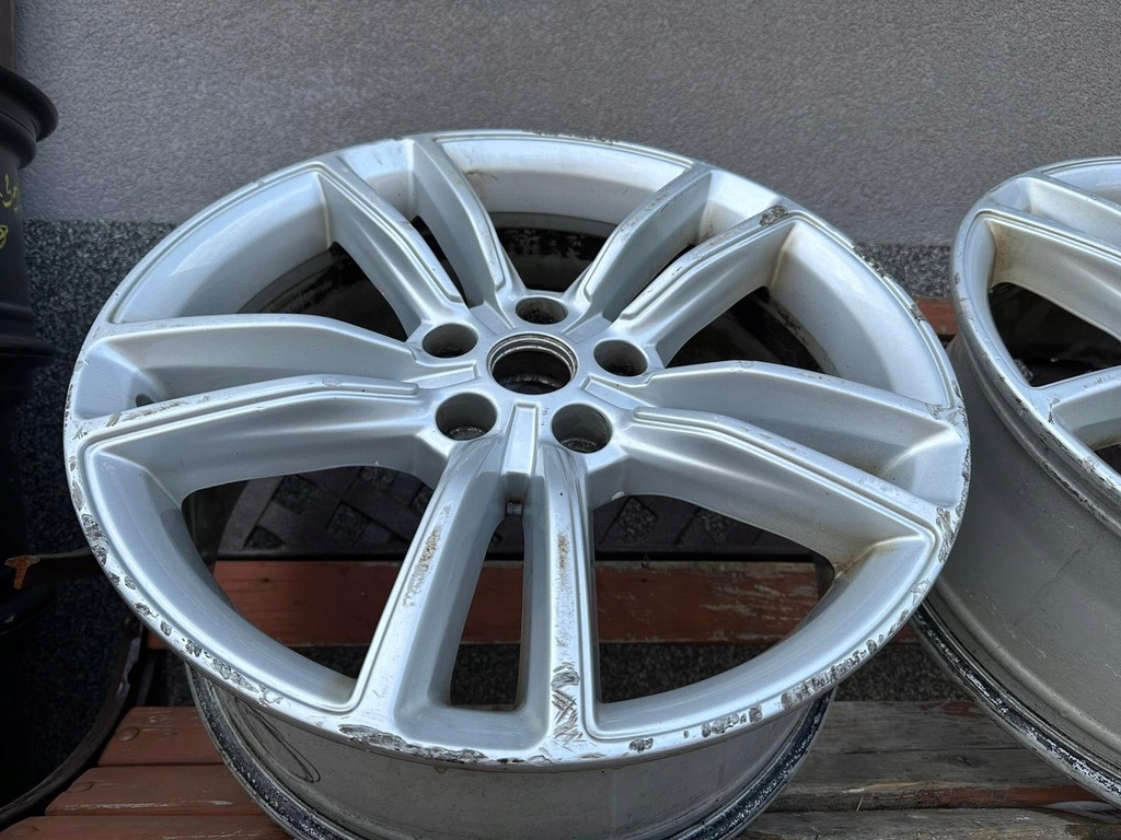FELGE TESLA MODEL S 8x19 ET40 5x120 6007214-00-D (1354) Product image