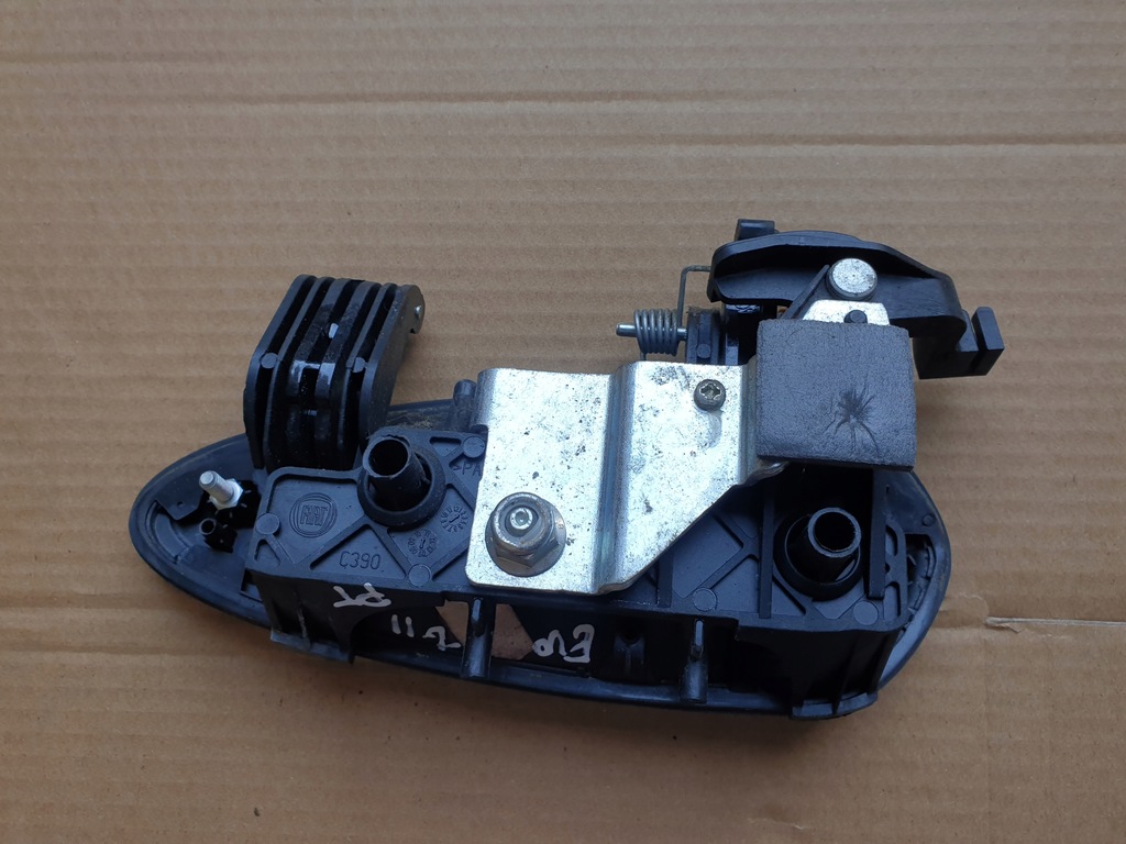 TÜRGRIFF HINTEN RECHTS FIAT PUNTO 2009- EVO GRANDE 876 Product image