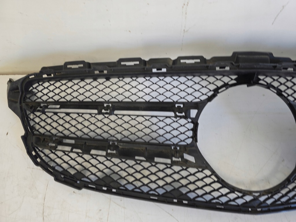 Grill Dummy Stoßfänger Mercedes C Klasse W205 A2058801704 Product image