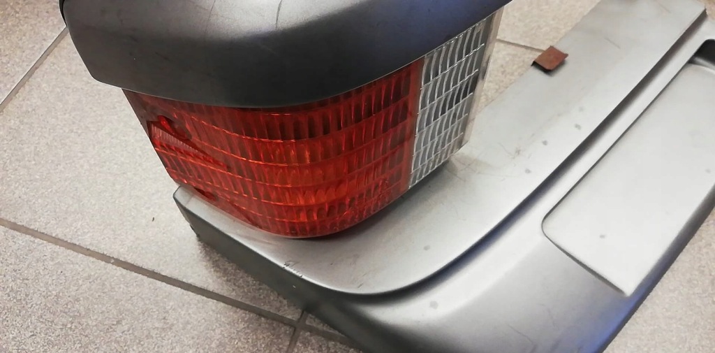 MAZDA E2200 Blinkerlampenrahmen, vorne rechts Product image