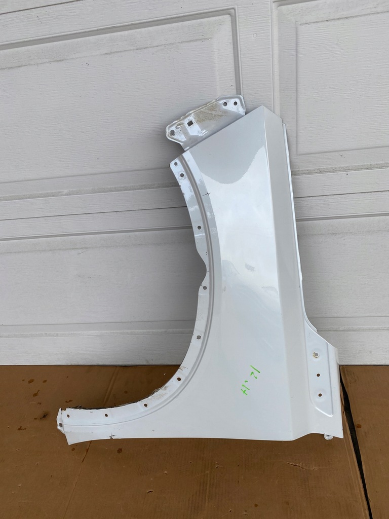 Suzuki Vitara III 15 - Kotflügel vorne links ohne Löcher Product image