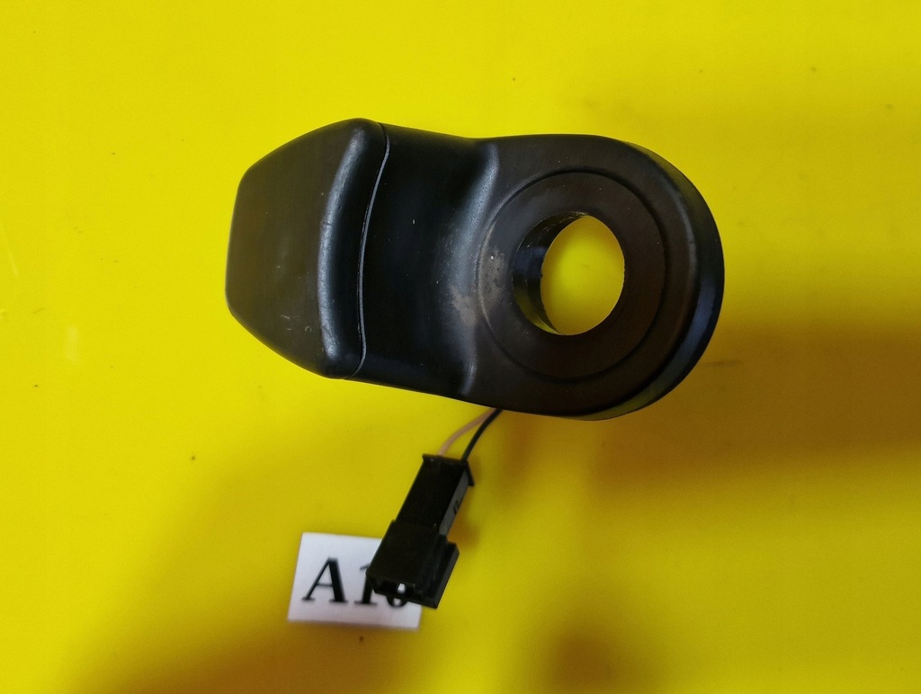 KNOPFSCHALTER ZUM ÖFFNEN DES HINTEREN KOFFERRAUMSFENSTERS BMW 5 G31 3 F31 Product image