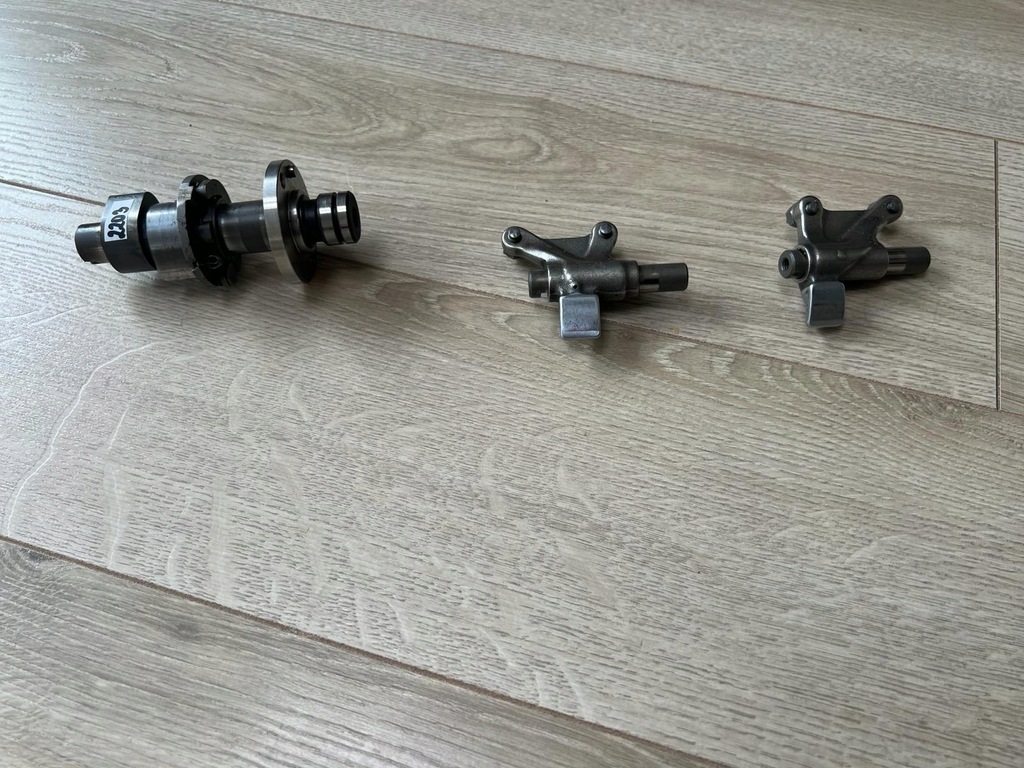 Suzuki XF 650 Freewind DR 650 Nockenwelle Ventil Kipphebel Nocken Product image