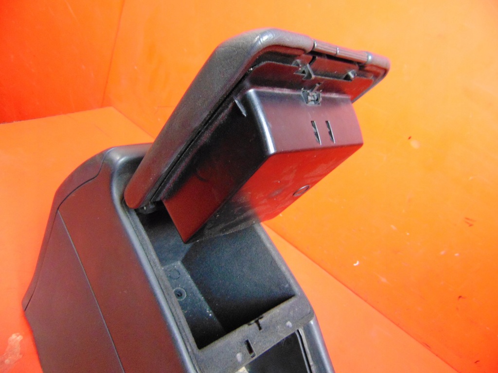 MERCEDES ML W163 LIFT 02- CENTER TUNNEL ARMREST CUP HOLDER Product image