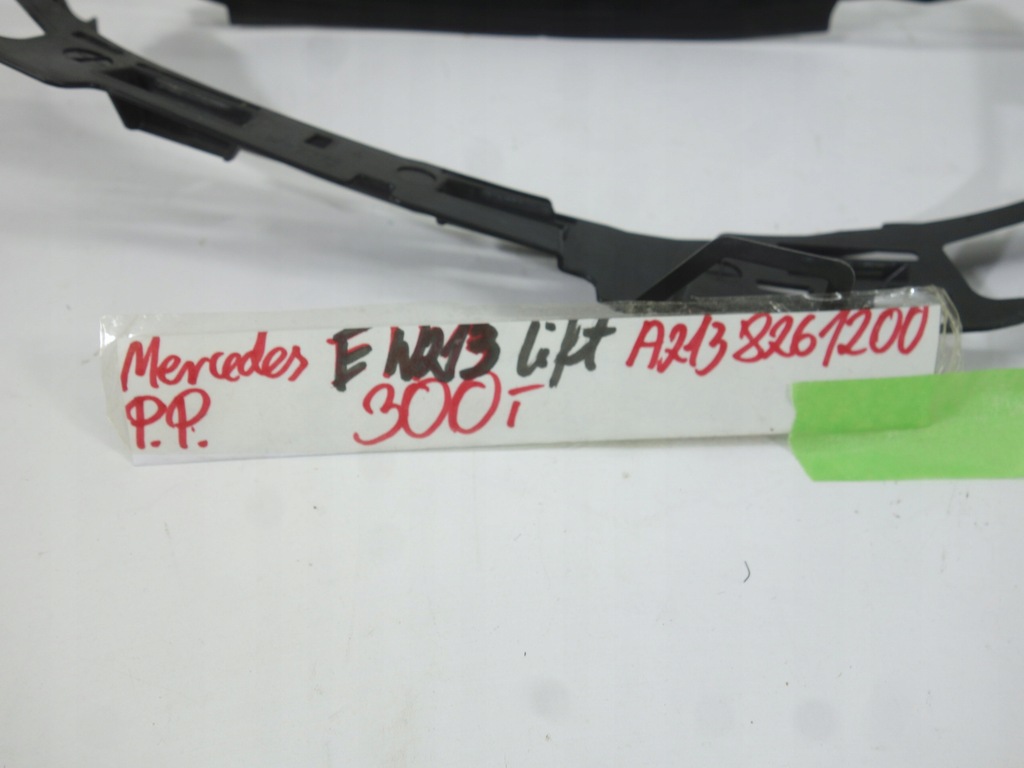 LAMPENDICHTUNG VORNE RECHTS MERCEDES E-KL W213 LIFT 2020- A2138261200 Product image
