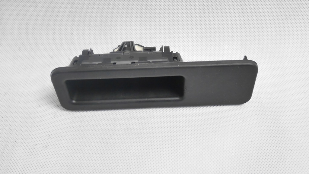 BMW F97 G01 X3 G20 G21 PRZYCISK TYLNEJ KLAPY ELEKTROSTYK 7405633 Product image