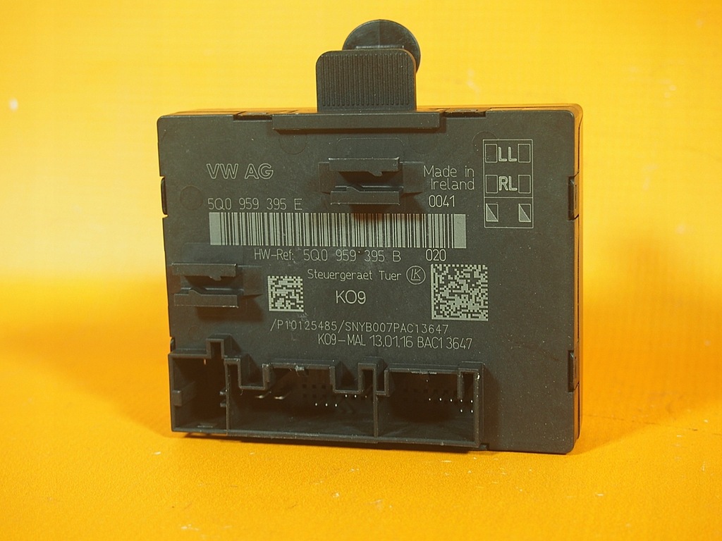 Audi A3 S3 8V Türsteuerung HINTEN LINKS RECHTS 5q0959395e Product image