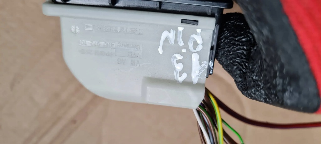 A5 8W Schrankstecker 4H0972701 A4 B9 8W Product image