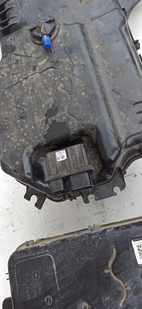 VW T6 TRANSPORTER 2015 – TANK-ADBLUE-PUMPE 7E0131877G 7E0131877H Product image