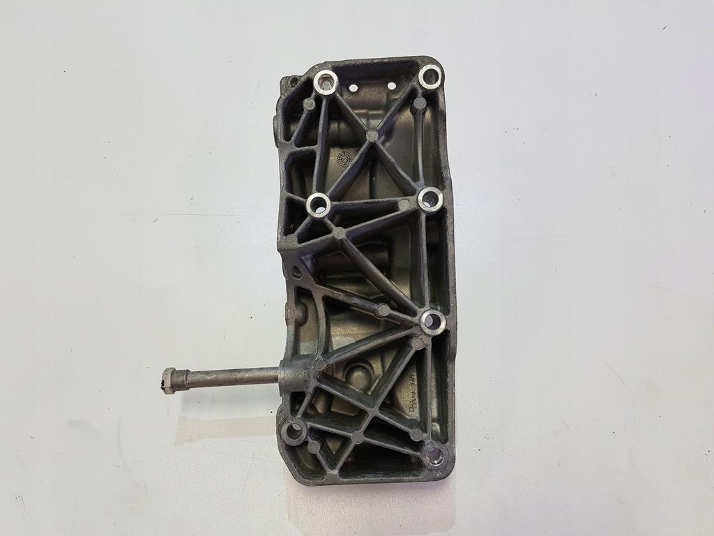 BMW F30 F31 F34 F36 320d Lichtmaschinen-Basispfote Product image
