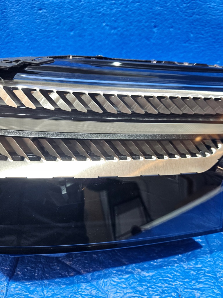 Vorderrechtlich vorne rechts Audi Q4 E-Tron 89A941036m Product image