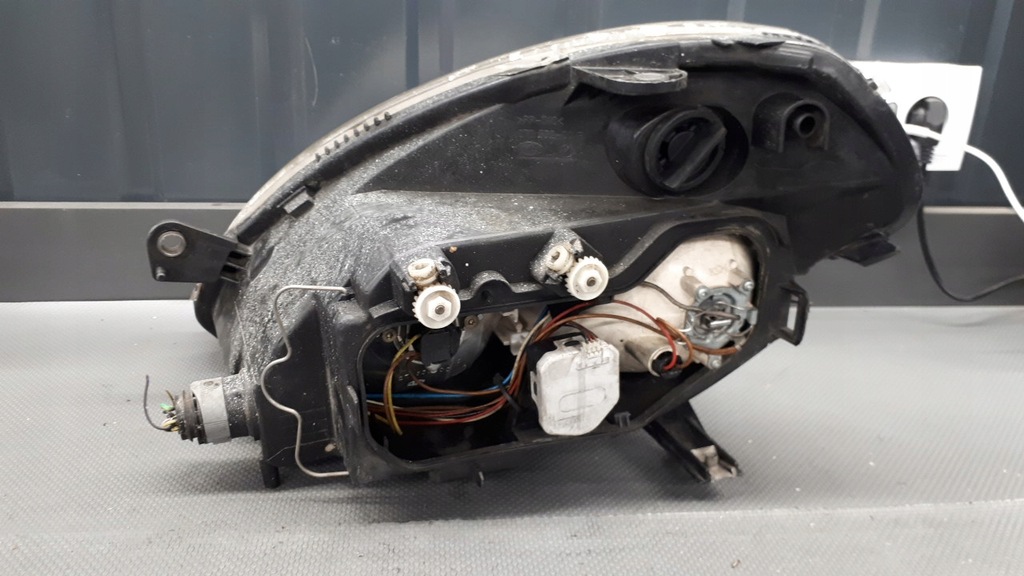 270532-00R Right Lancia ypsilon II Hella Product image
