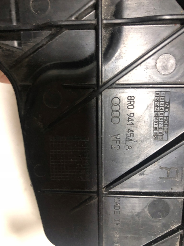 Schieben Sie die GRIFF-LAMPENBEFESTIGUNG AUDI Q5 8R LIFT 12-17r RECHTS 8R0941454A Product image