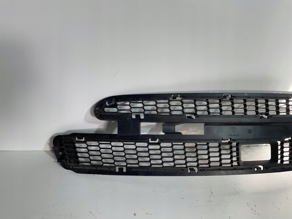 TESLA MODEL S FÜR LIFT STOßSTANGE GRILLE FRONT RADAR 1038211-00-A Product image