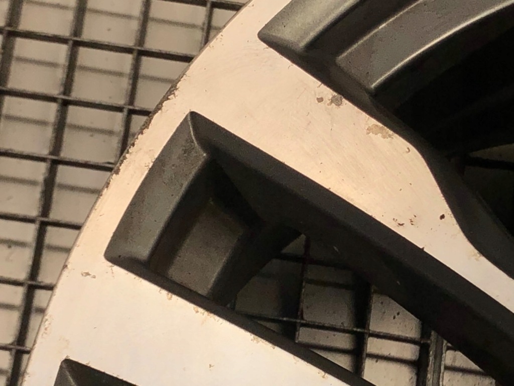 ALUMINIUMFELGE 20" 11J 5X120 ET30 MITTE 74 BMW E70 Product image