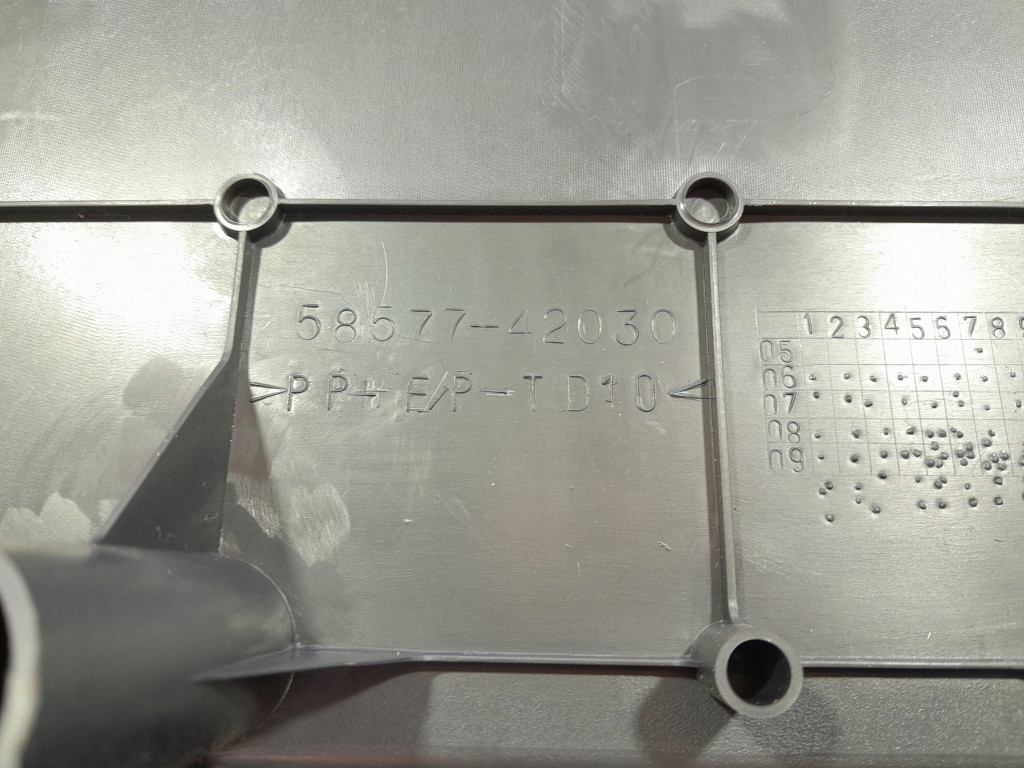 TOYOTA RAV4 III LIFT 10-13 STAURAUMKOFFEREINSATZ 58577-42030 Product image