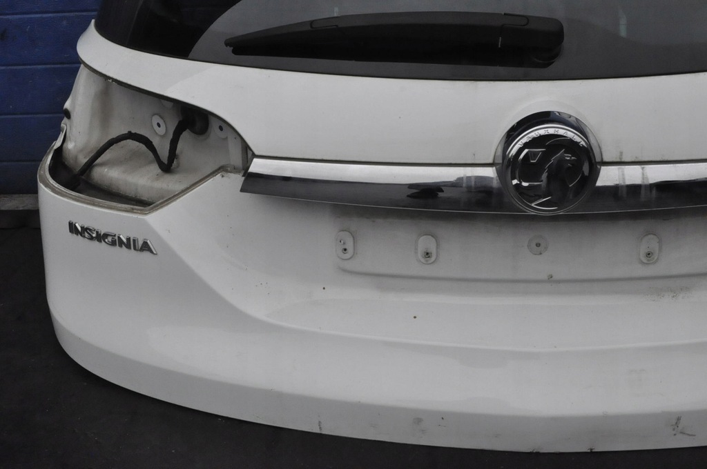 OPEL INSIGNIA EIN HECKKOFFERHEBER Product image