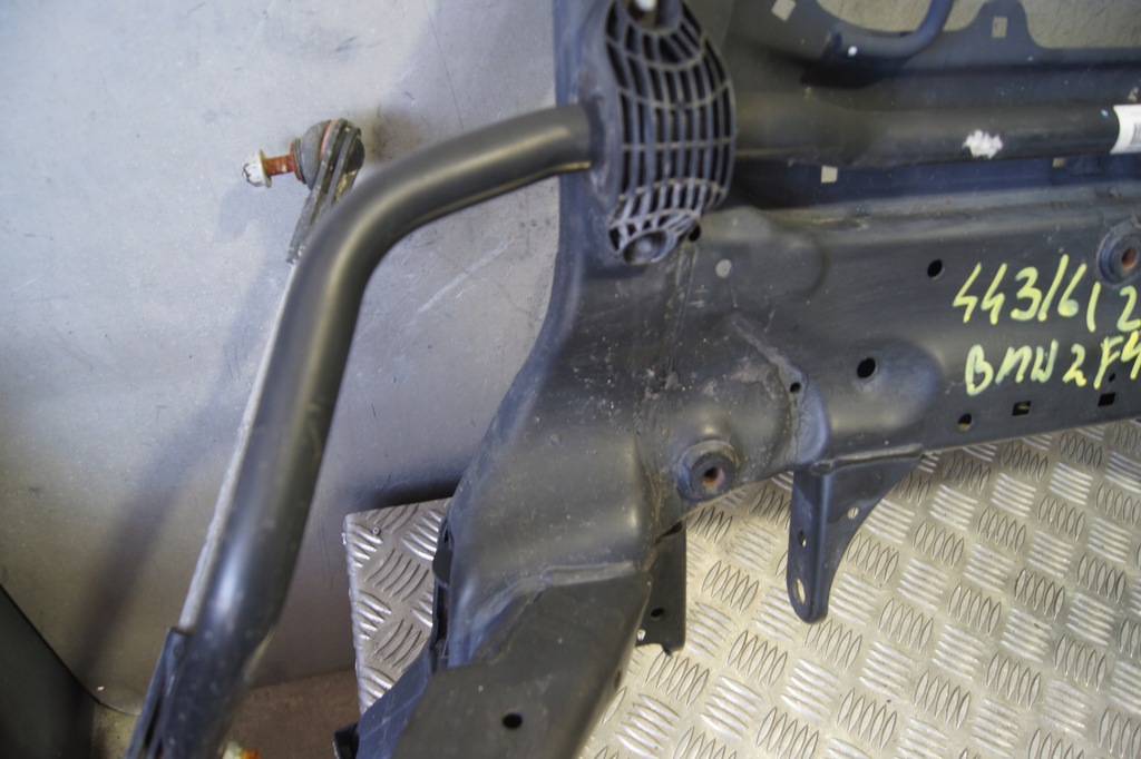 Schlittenbrett BMW F46 F48 F40 VORNE 6872729 Product image