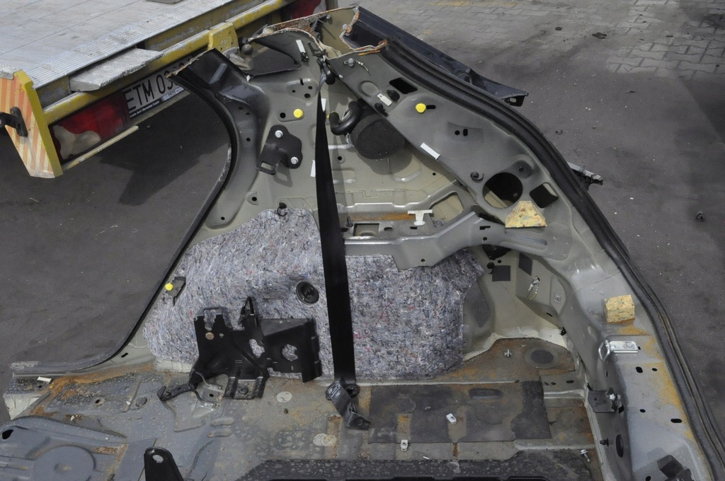 FORD PUMA II MK2 GESAMTES HINTERES ASS-BAD HINTERER RIEMEN LINKS RECHTS VIERTEL Product image