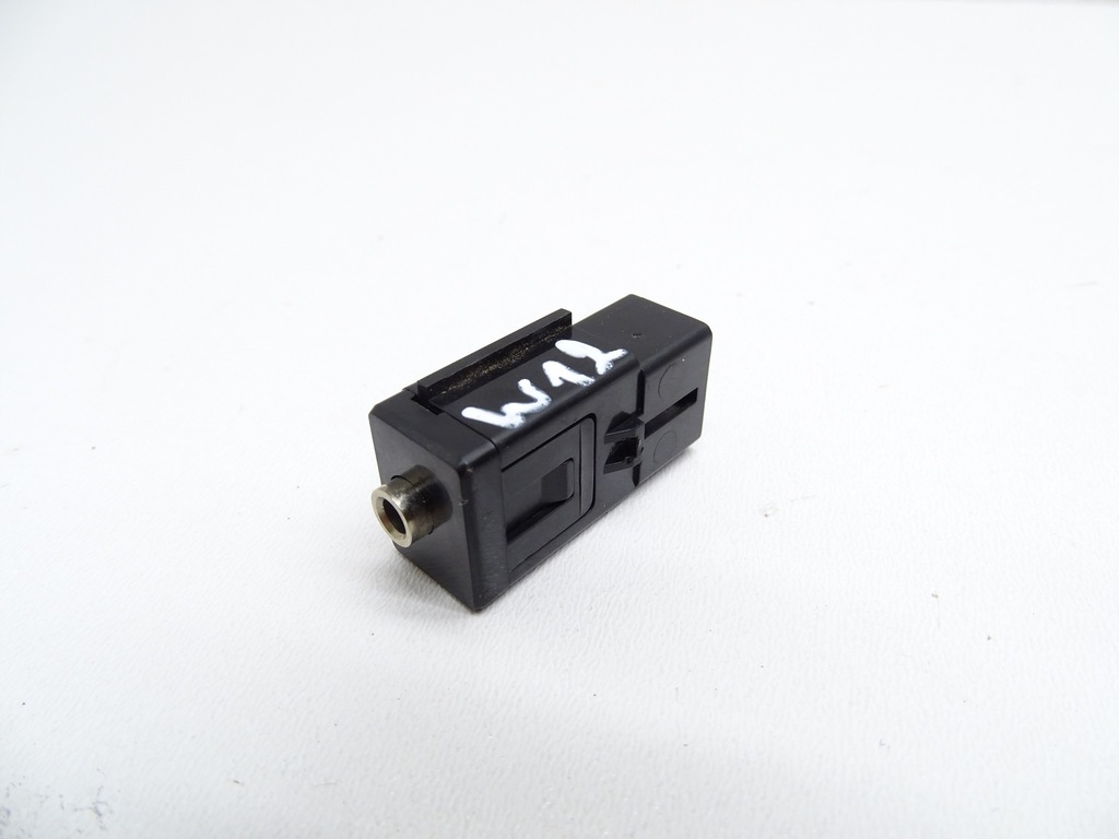 AUX-ANSCHLUSSBUCHSE SKODA FABIA III RAPID OCTAVIA III 5Q0035724 Product image