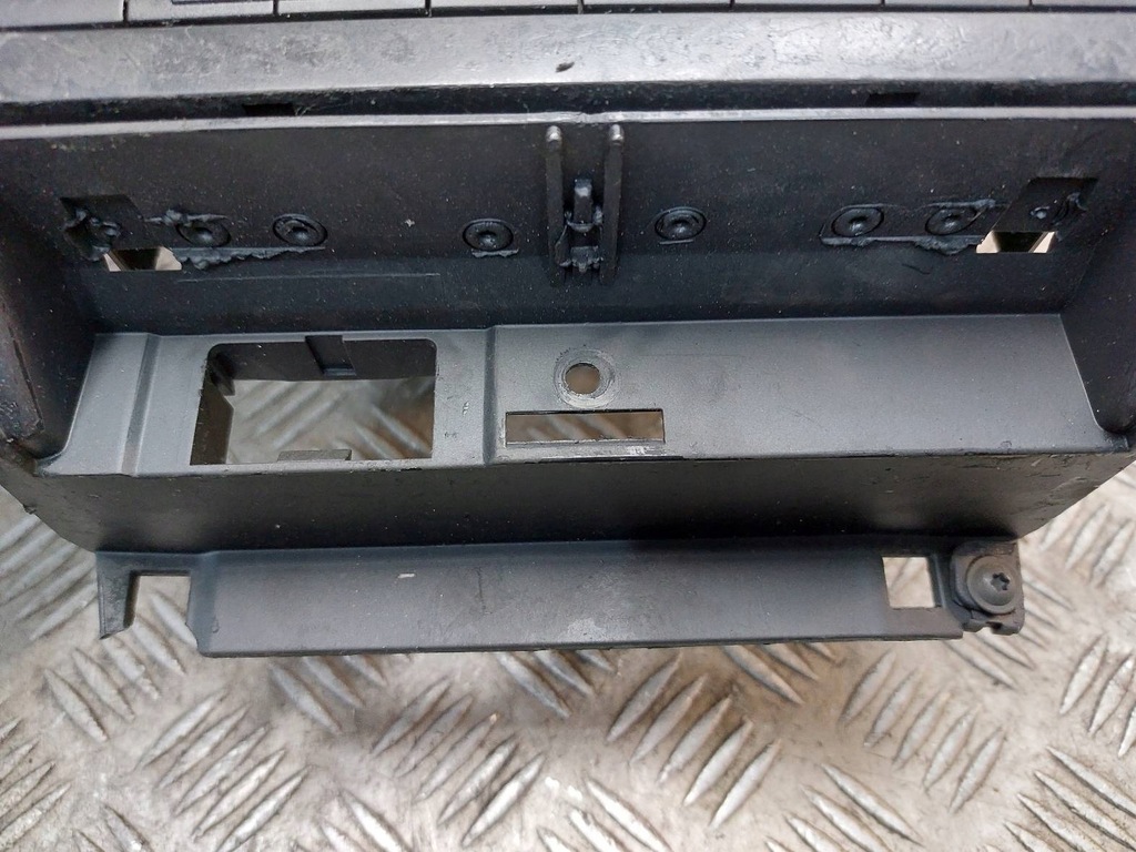 RADIO AIR PANEL GETRÄNKEHALTER GOLF IV Product image