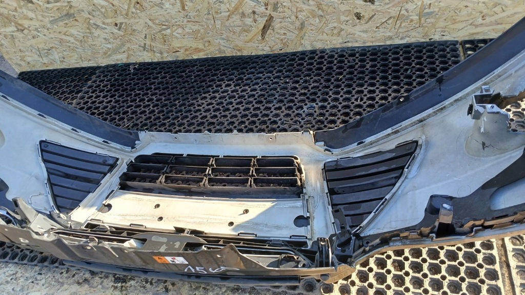 FORD FOCUS MK3 FRONTSTOßSTANGE F3 Product image
