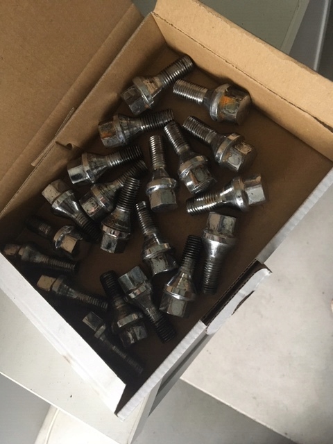 Verchromte 18-Zoll-Leichtmetallfelgen, Satz 5x135 / 5x112 Product image
