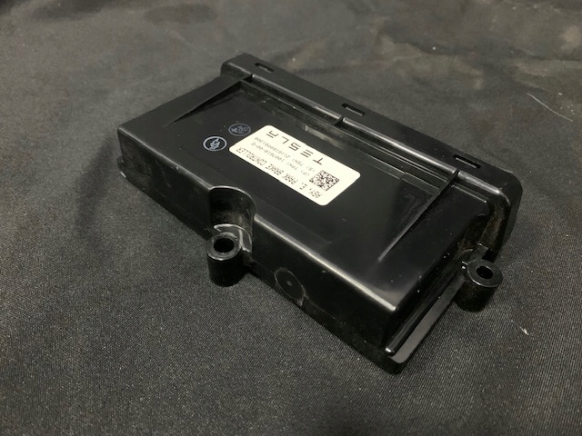 Tesla S X Feststellbremsen-Steuergerät ECU 1007618-00-E Product image