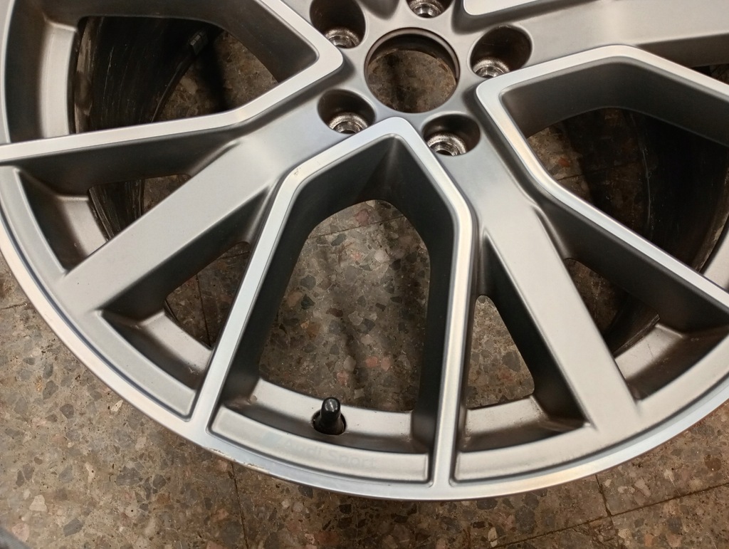 8W0601025DH Aluminium RIM 8.5JX19H2 ET40 5X112 ADI SPORT A4 B9 8W A5 S5 Product image
