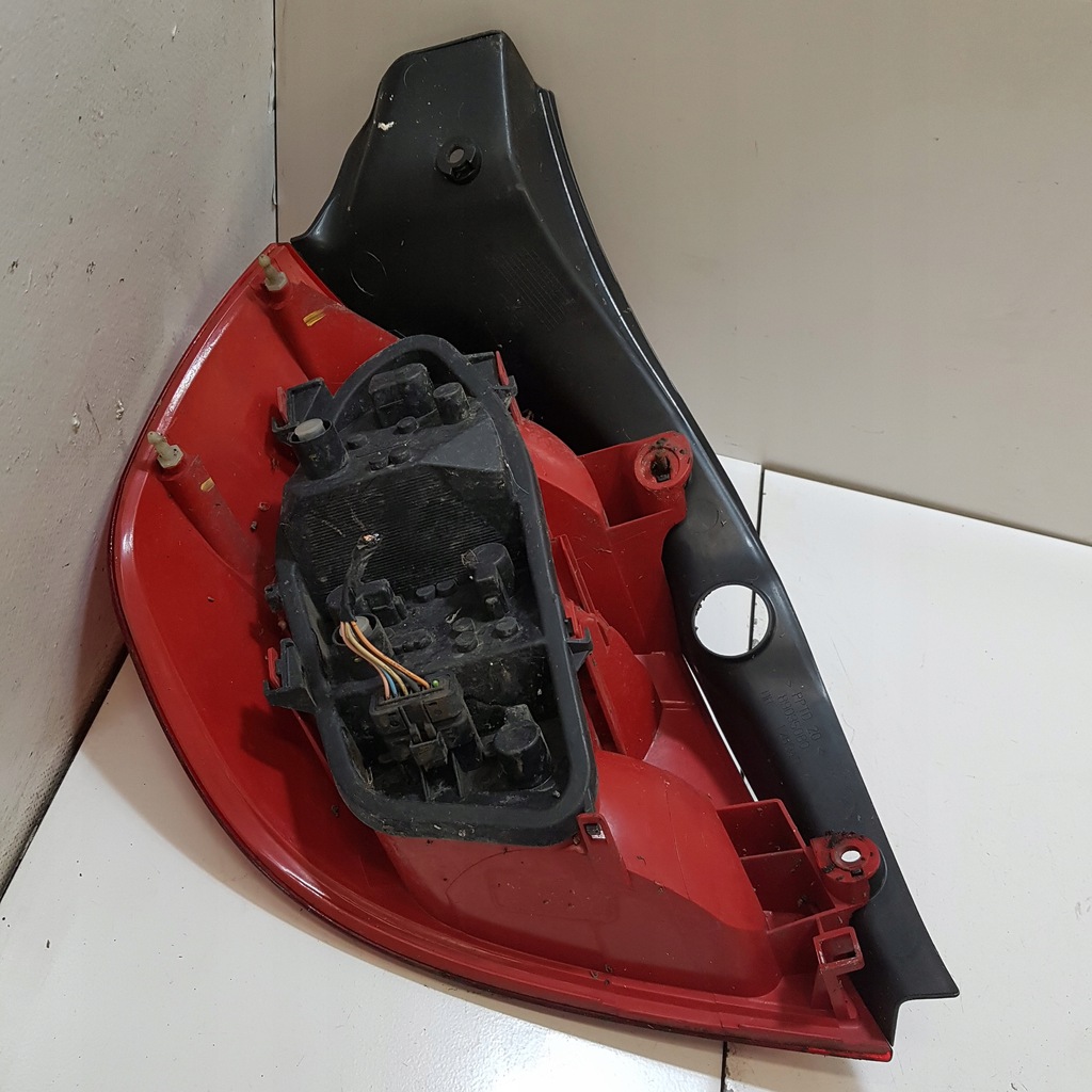 Renault Clio 3 OE Heck rechts Lampe Product image