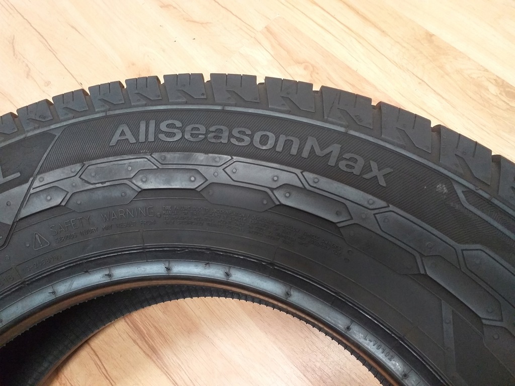 REIFEN 215/75R 16C 113/111 UNIROYAL DOT 4719 Product image