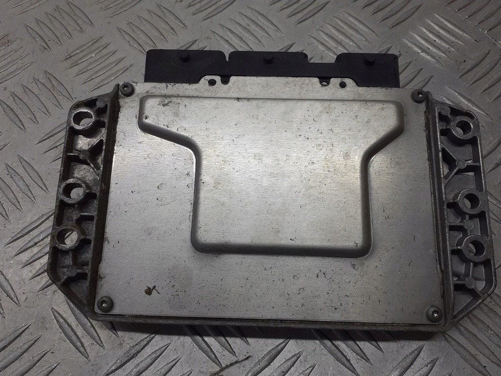 Renault Clio III 1.6 8200504593 Motor Computer Controller Product image