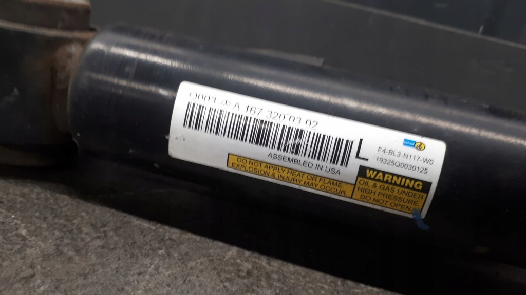 A1673200302 Links Stoßdämpfer Heck Mercedes-Benz GLS X166 Product image
