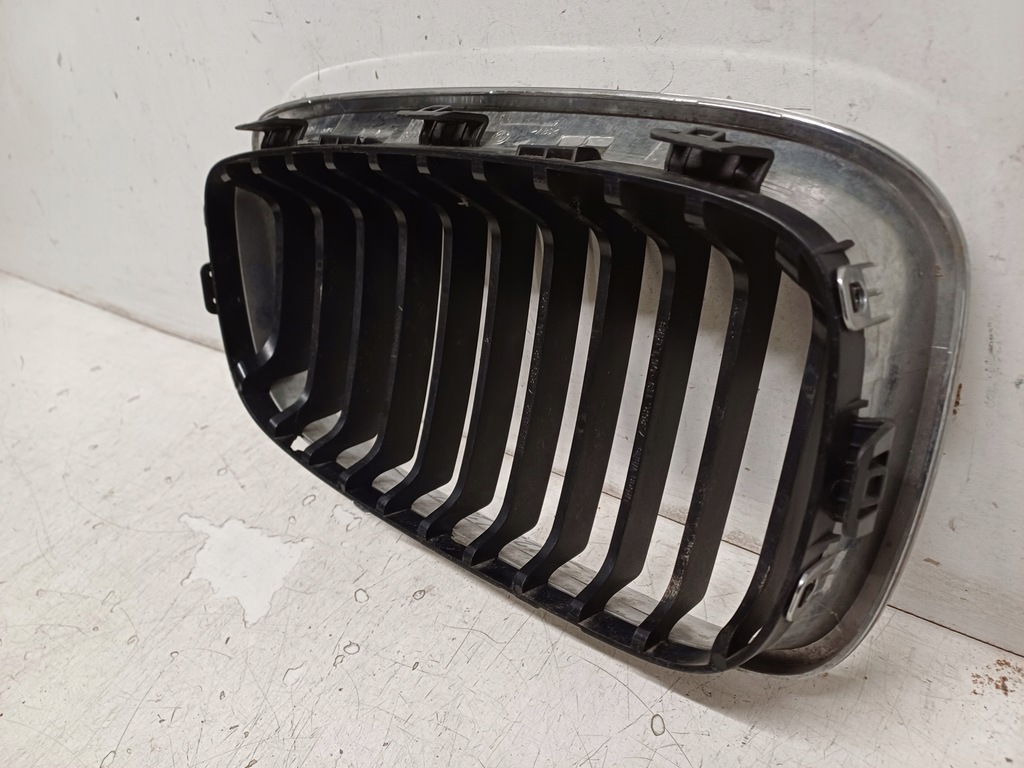 BMW 1 und F20 F21 11-15 Grill Kühlergrill links vorne 7239021 Product image