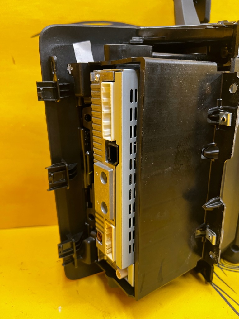 RADIO-NAVIGATIONS-TELEFONHALTER DACIA SANDERO III STEPWAY Product image