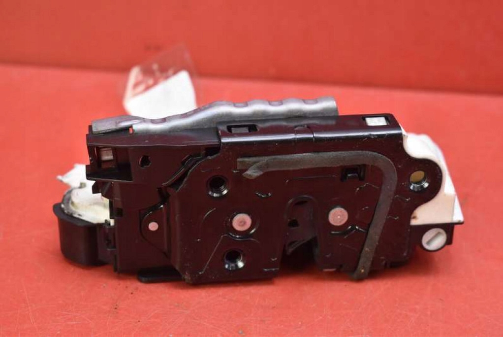 ZAMEK DRZWI LEWY TYŁ TYLNY 5E0839015 SKODA RAPID HB 12-17 Product image