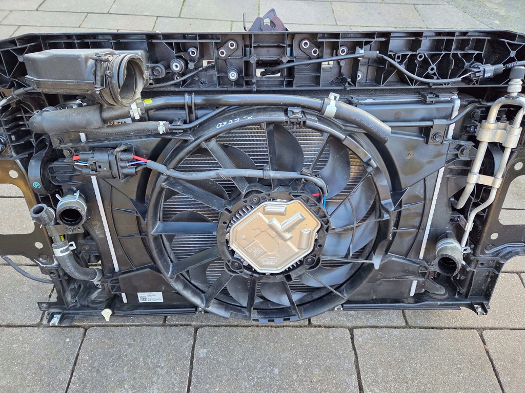 Kia Xceed 1,6 GDI Hybryda -Gürtel Vorderer Kühlschränke Lüfter 2020r Product image
