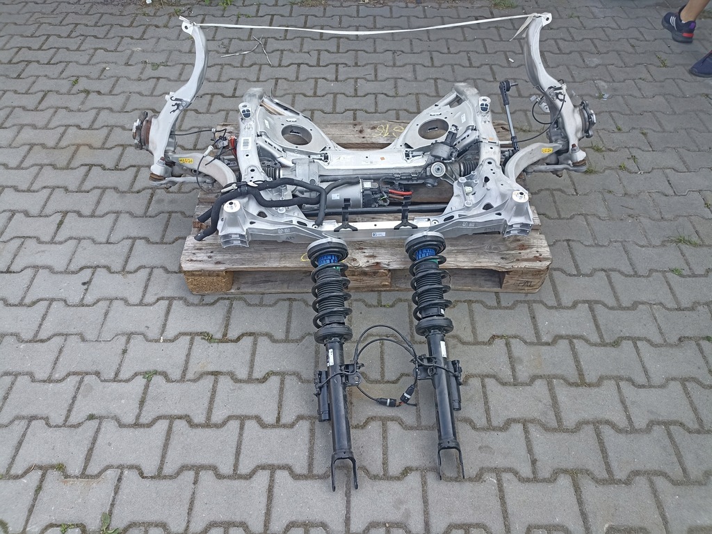 STOSSDÄMPFER VORNE LINKS RECHTS BMW G16 840I WIE NEU 6878119 6878120 8521KM Product image
