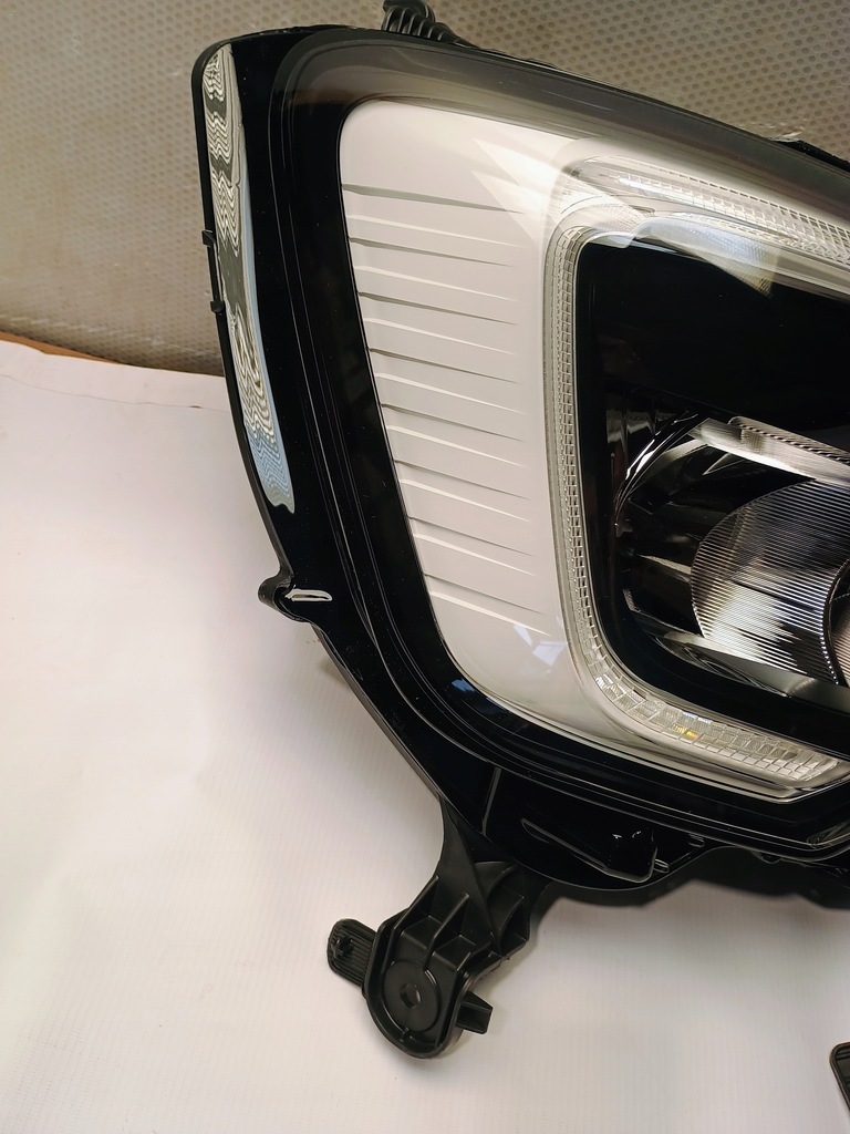 Renault Master IV 4 Law Lampe gewöhnlich + LED 19-260105567 Neues Original Product image