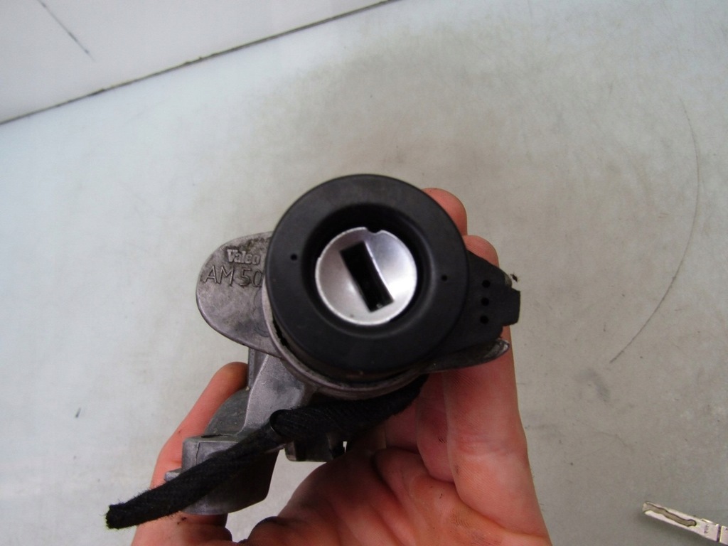 PASSAT B5 1.9 TDI 00R ZÜNDSCHALTER MIT SCHLÜSSEL 4B0905851A Product image