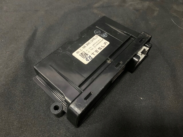Tesla S Parkbremssteuergerät ECU 1007618-00-D Product image