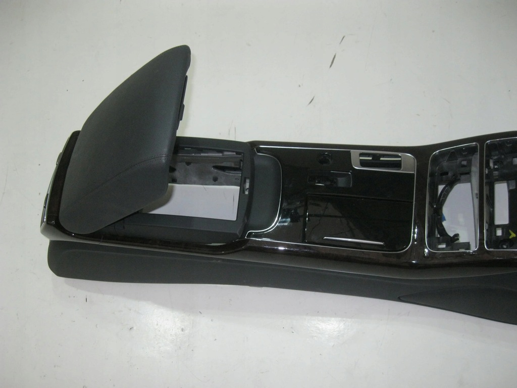 AUDI A8 4H MITTELTUNNELARMLEHNE LEDER SCHWARZ Product image